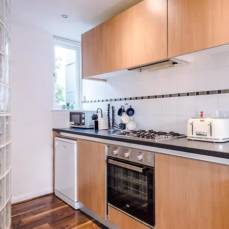 3 Bedroom House Hosted By Mcr Dens