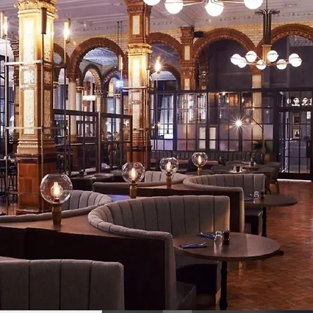 Beautiful 4 Bedroom Victorian Sleeps 7 Stockport Apartment Manchester