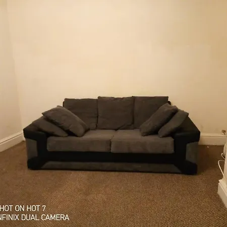 Openshaw Holiday House Apartment Manchester