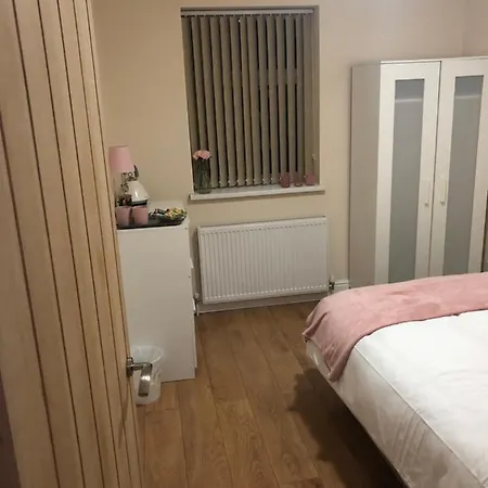 Bed & Breakfast Big Rusholme With Tv And Private Bathroom-parking&wifi