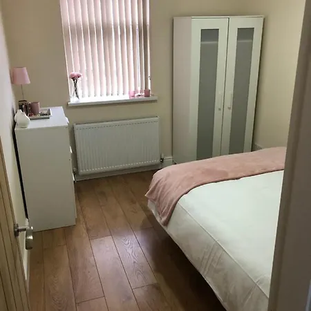 Big Rusholme With Tv And Private Bathroom-parking&wifi