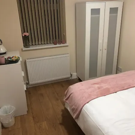 Big Rusholme With Tv And Private Bathroom-parking&wifi * Manchester