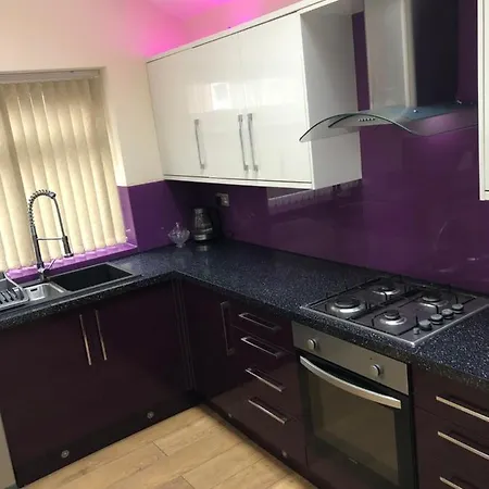 Bed & Breakfast Big Rusholme With Tv And Private Bathroom-parking&wifi Manchester