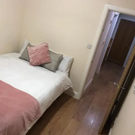Big Rusholme With Tv And Private Bathroom-parking&wifi * Manchester