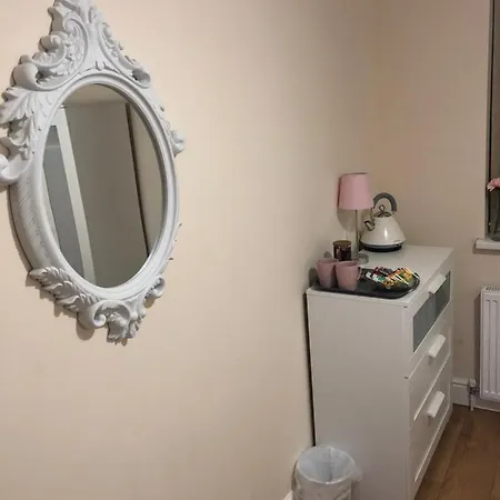 Big Rusholme With Tv And Private Bathroom-parking&wifi Manchester