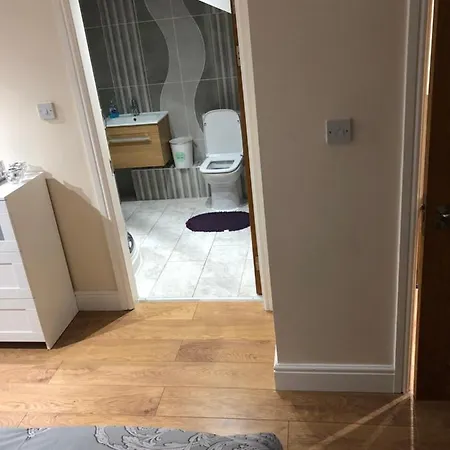 Big Rusholme With Tv And Private Bathroom-parking&wifi Bed & Breakfast Manchester