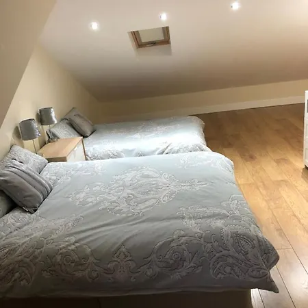 Bed & Breakfast Big Rusholme With Tv And Private Bathroom-parking&wifi