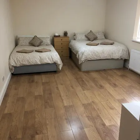 ベッド・アンド・ブレックファスト Big Rusholme With Tv And Private Bathroom-parking&wifi マンチェスター