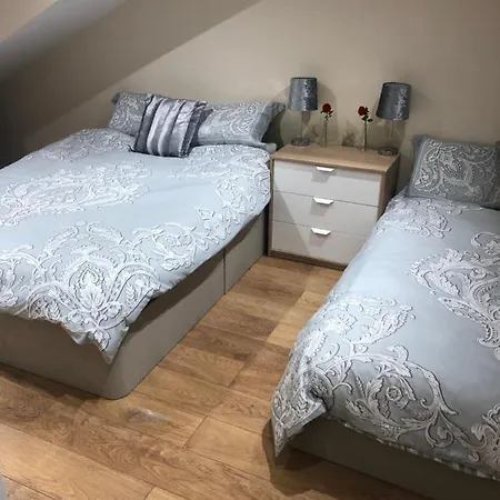 Couette-café Big Rusholme With Tv And Private Bathroom-parking&wifi