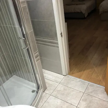 Bed & Breakfast Big Rusholme With Tv And Private Bathroom-parking&wifi