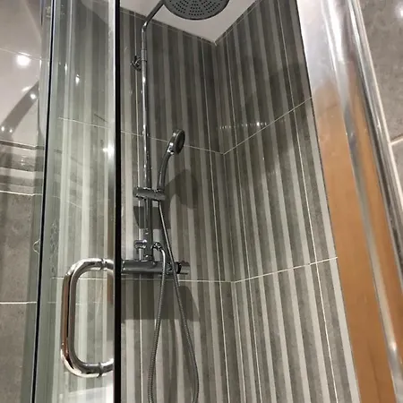 Big Rusholme With Tv And Private Bathroom-parking&wifi * マンチェスター