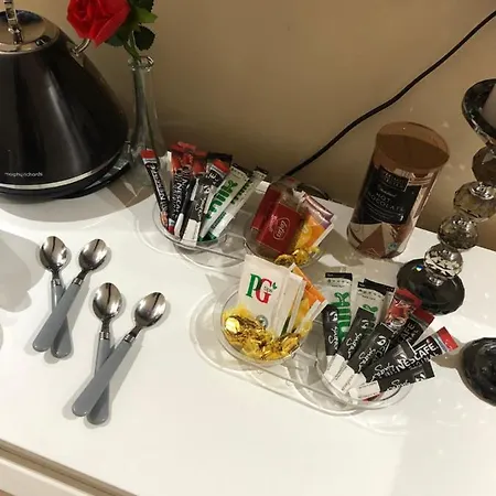 ベッド・アンド・ブレックファスト Big Rusholme With Tv And Private Bathroom-parking&wifi マンチェスター