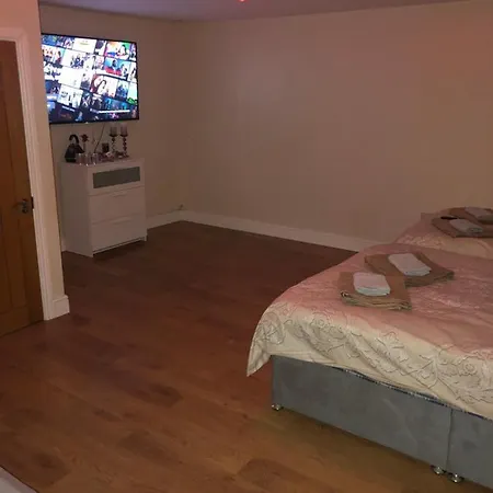 Alojamento de Acomodação e Pequeno-almoço Big Rusholme With Tv And Private Bathroom-parking&wifi Manchester