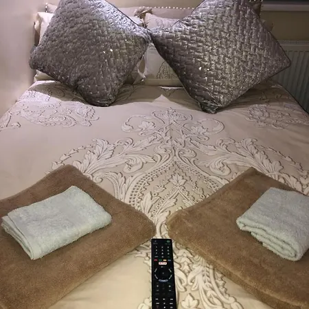 Big Rusholme With Tv And Private Bathroom-parking&wifi ベッド・アンド・ブレックファスト *
