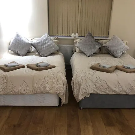 ベッド・アンド・ブレックファスト Big Rusholme With Tv And Private Bathroom-parking&wifi マンチェスター