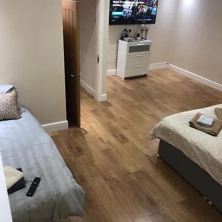 Big Rusholme With Tv And Private Bathroom-parking&wifi Отель типа 