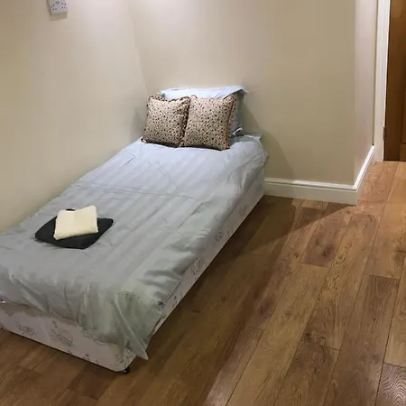 Bed & Breakfast Big Rusholme With Tv And Private Bathroom-parking&wifi