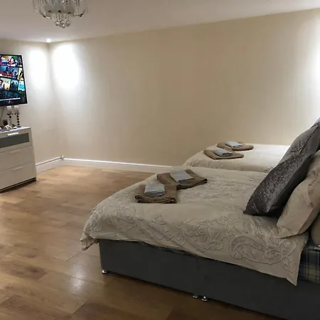 Big Rusholme With Tv And Private Bathroom-parking&wifi