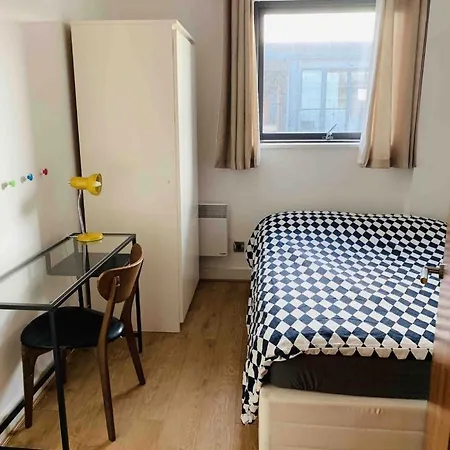 Homestay Lovely With Own Private Bathroom In City Centre *