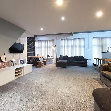 Penthouse Warehouse Slps 18 Apartment *