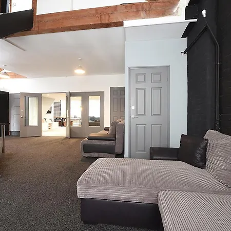 Penthouse Warehouse Slps 18 * Manchester