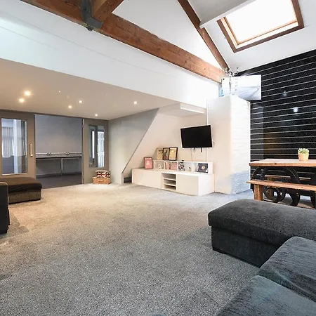 Penthouse Warehouse Slps 18 מנצ'סטר