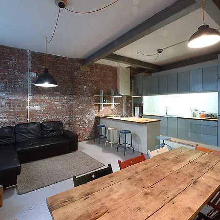 דירה Mason Street Sleeps 16 *