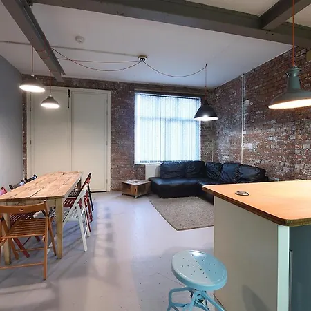 Mason Street Sleeps 16