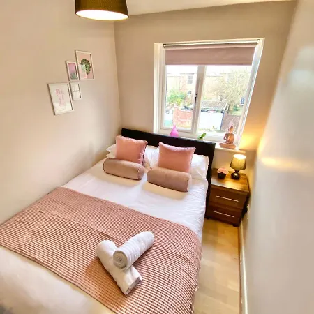 アパート Convenient Centre 3bd With Free Parking
