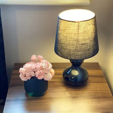 Convenient Centre 3bd With Free Parking דירה