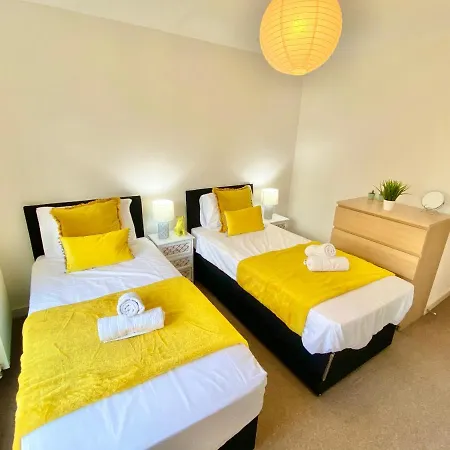 Spacious 5 Bed Townhouse Manchester, Salford Qauys - Two Bedroom With Parking شقة