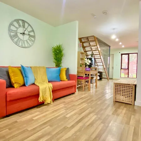 Spacious 5 Bed Townhouse Manchester, Salford Qauys - Two Bedroom With Parking