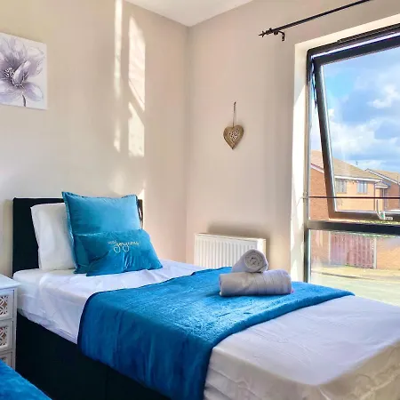 Spacious 5 Bed Townhouse Manchester, Salford Qauys - Two Bedroom With Parking