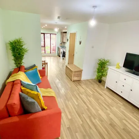 Apartment Spacious 5 Bed Townhouse Manchester, Salford Qauys - Two Bedroom With Parking *