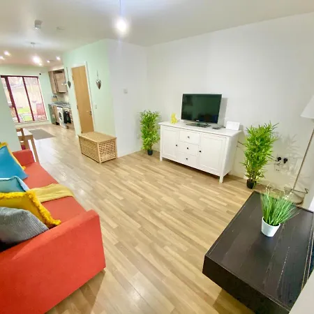 Spacious 5 Bed Townhouse Manchester, Salford Qauys - Two Bedroom With Parking Mánchester