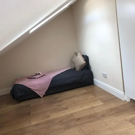 Big Rusholme With Tv And Private Bathroom-parking&wifi *