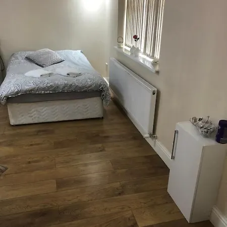 Big Rusholme With Tv And Private Bathroom-parking&wifi Манчестер