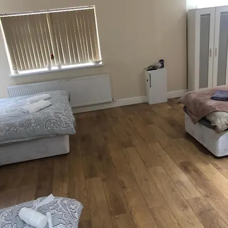 Big Rusholme With Tv And Private Bathroom-parking&wifi