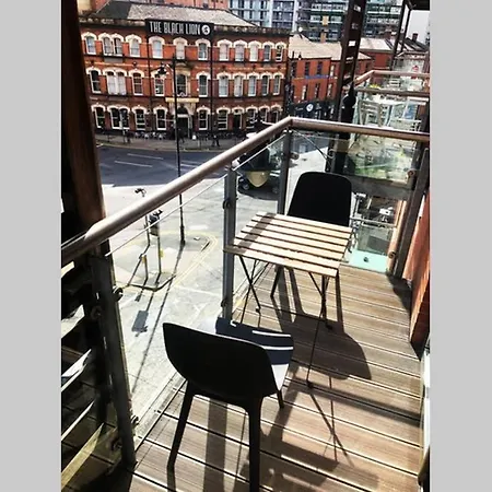 Stylish Modern Spacious Very Central 2 Bed 2 Bath *