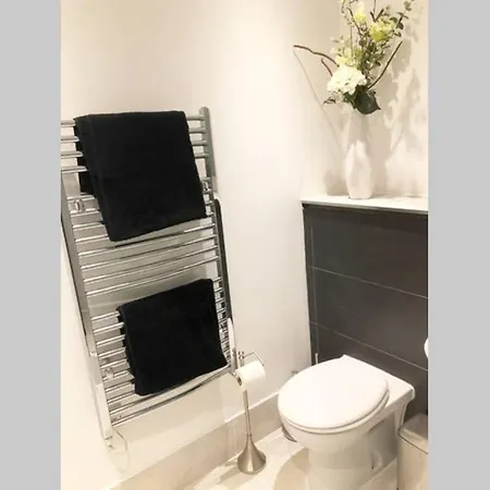 Stylish Modern Spacious Very Central 2 Bed 2 Bath Манчестер