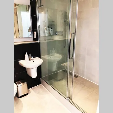 Stylish Modern Spacious Very Central 2 Bed 2 Bath Манчестер