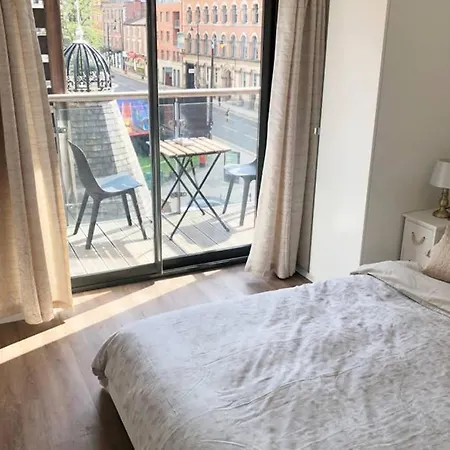 Апартаменты Stylish Modern Spacious Very Central 2 Bed 2 Bath