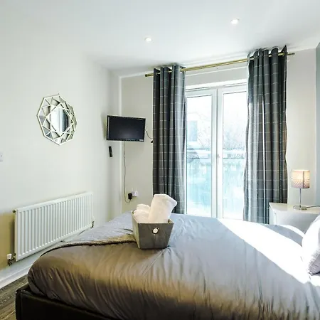 Bright&modern Contractor House By Niji Short * Manchester