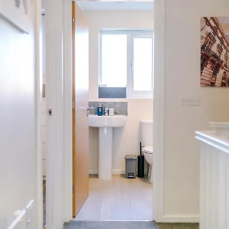 Bright&modern Contractor House By Niji Short Holiday home Manchester