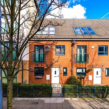 Bright&modern Contractor House By Niji Short Manchester