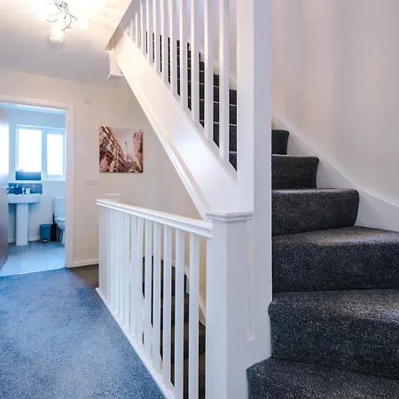 Bright&modern Contractor House By Niji Short