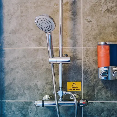 Bright&modern Contractor House By Niji Short *