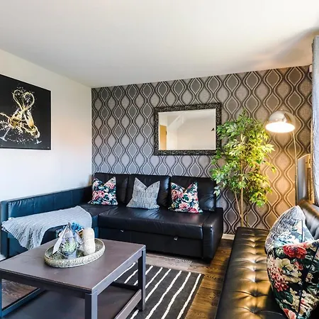Bright&modern Contractor House By Niji Short Holiday home Manchester