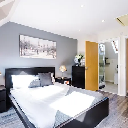 Bright&modern Contractor House By Niji Short