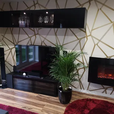 Nightingale Gardens - 4 Bed Detached House - Apartment *